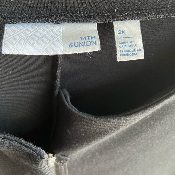 14th and Union Black long sleeve collarless top with zip front closure 2X - Picture 10 of 13